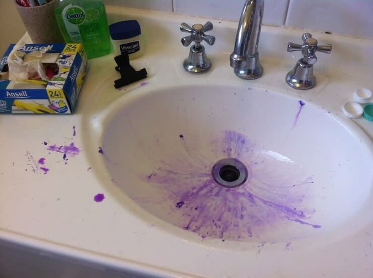 How to Remove Hair Dye From Your Sink and Bathtub - Loo Academy