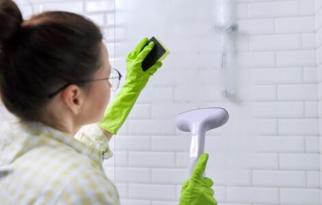 steam cleaning glass shower door